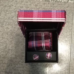 🌷‼️5/$20 SALE‼️ Vibrant Handkerchief &  cuff link Statement Set